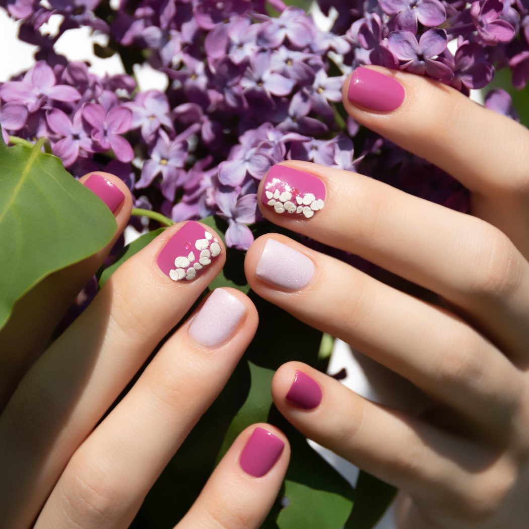 Modne paznokcie na wiosnę 2022 – trendy z wybiegów i Instagrama. Sprawdź i zainspiruj się!